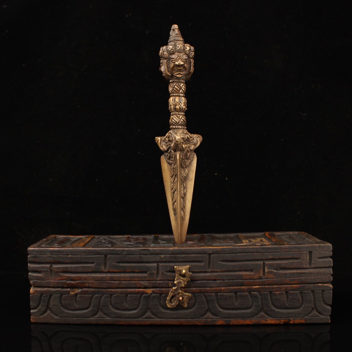 Estátua de Ferramenta Ritual V - Collectible Vintage Tools avaliação e preço